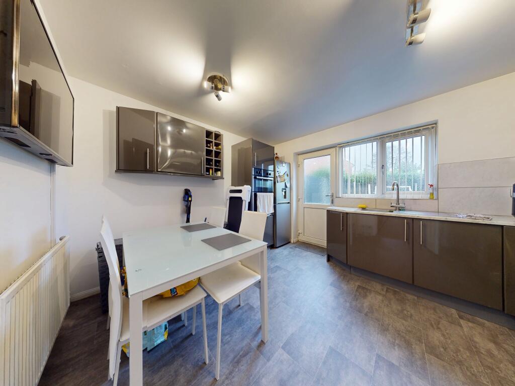 House in Wolverhampton, West Midlands - More