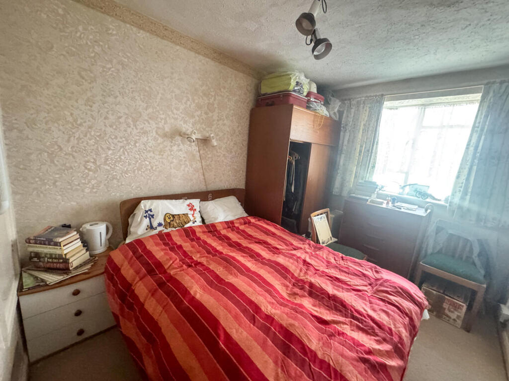 Apartment in Southend-on-Sea, Essex - More