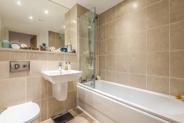 Apartment in Newbury, Greenham - View 3