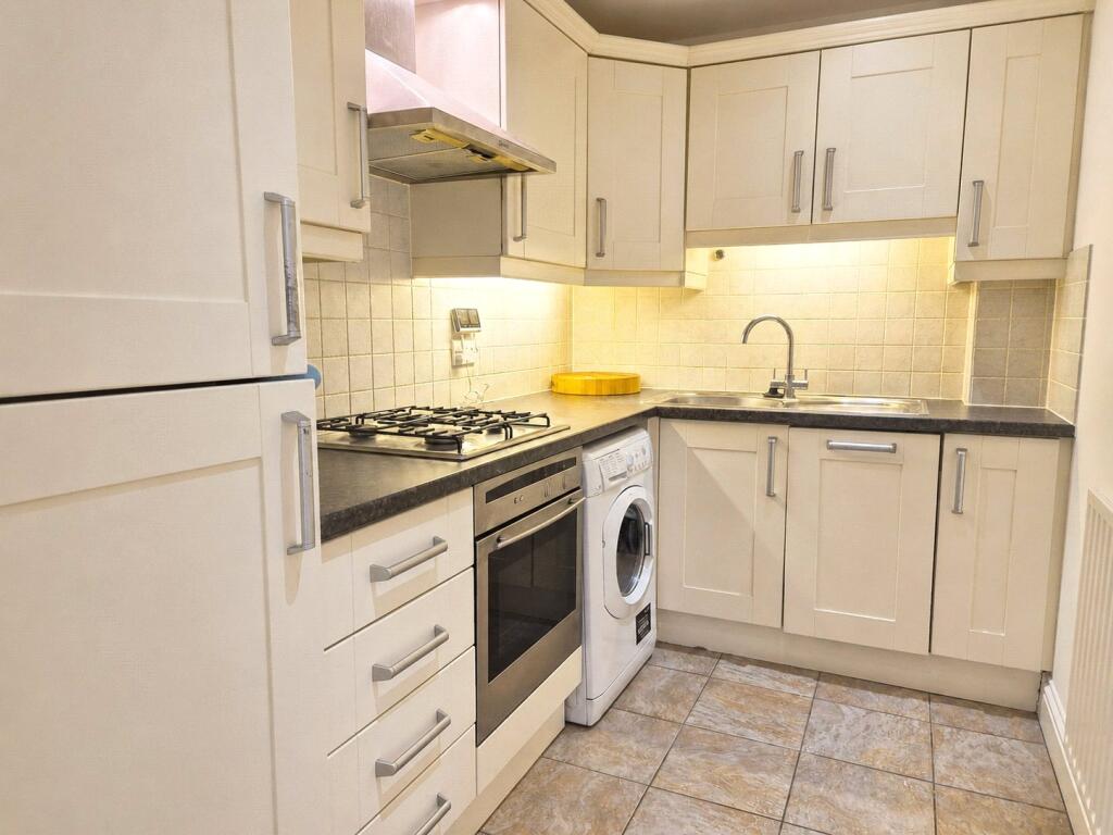 Apartment in Enfield - View 4