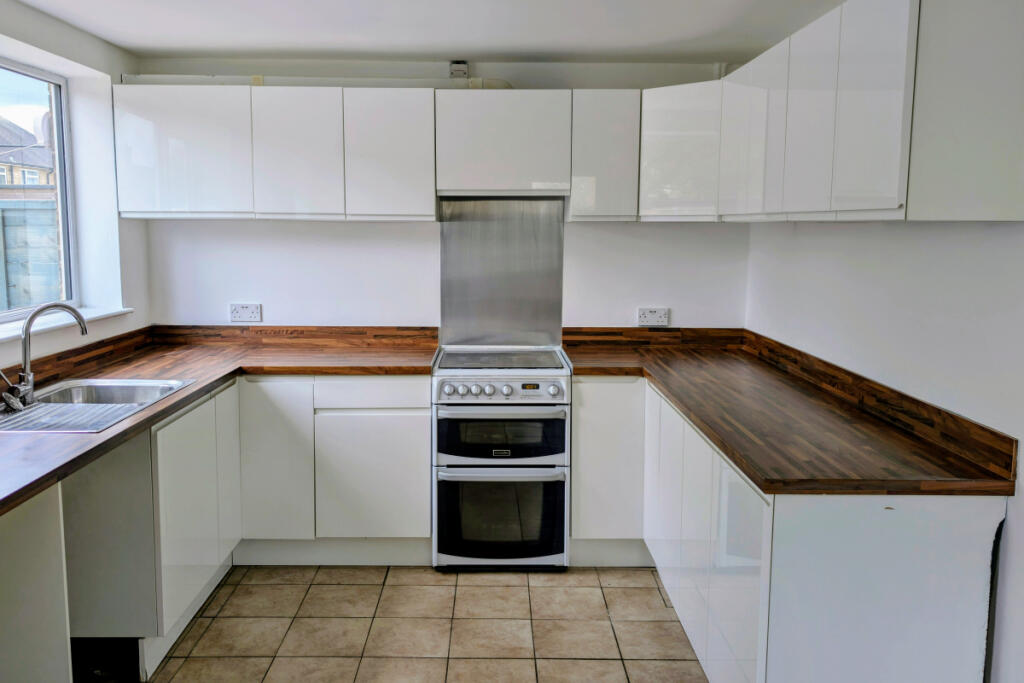House in Nottingham, Clifton - View 4