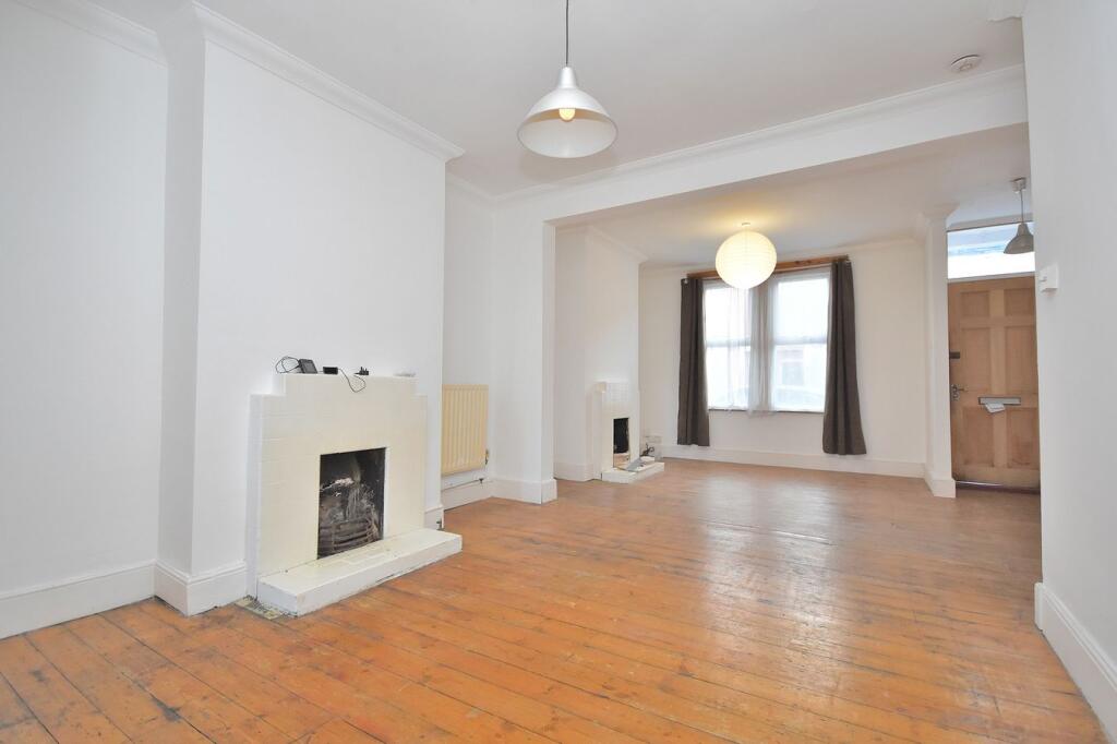 House in Northampton, West Northamptonshire - View 2