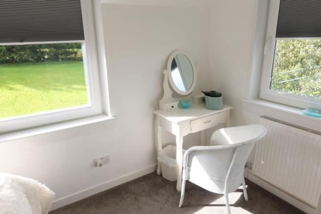 BEDROOM 1:
