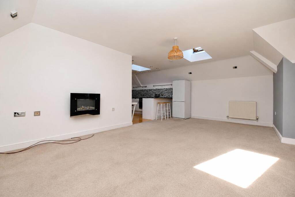 Apartment in Fareham, Hampshire - View 3