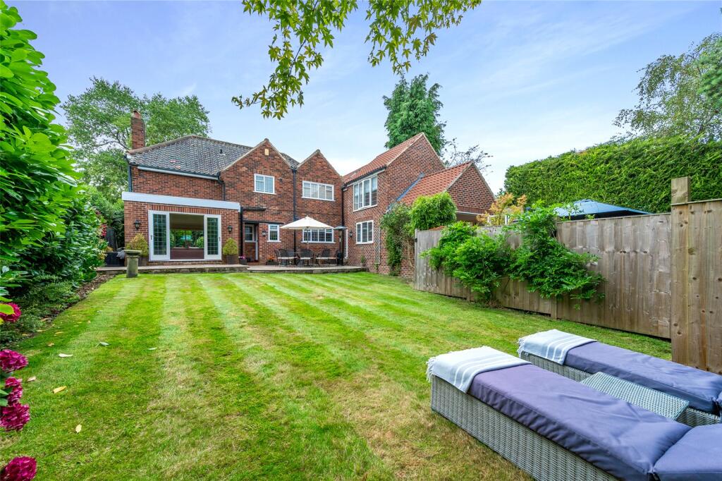 House in Wakefield - View 2