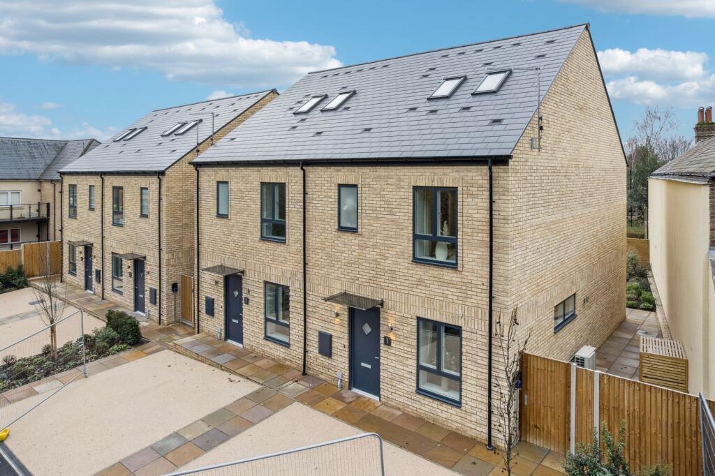 Main image of property: Victoria Close, Rickmansworth, WD3