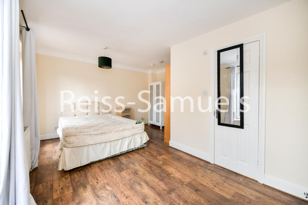 6 bedroom semi-detached house for rent