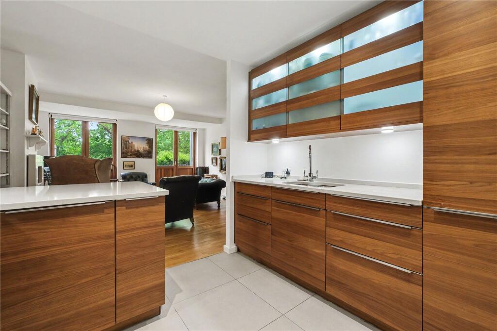 Apartment in London - More