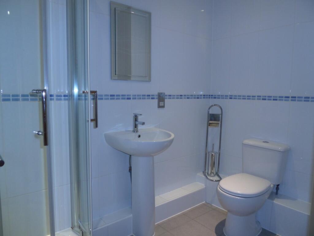 Apartment in Bradford, Shipley - More