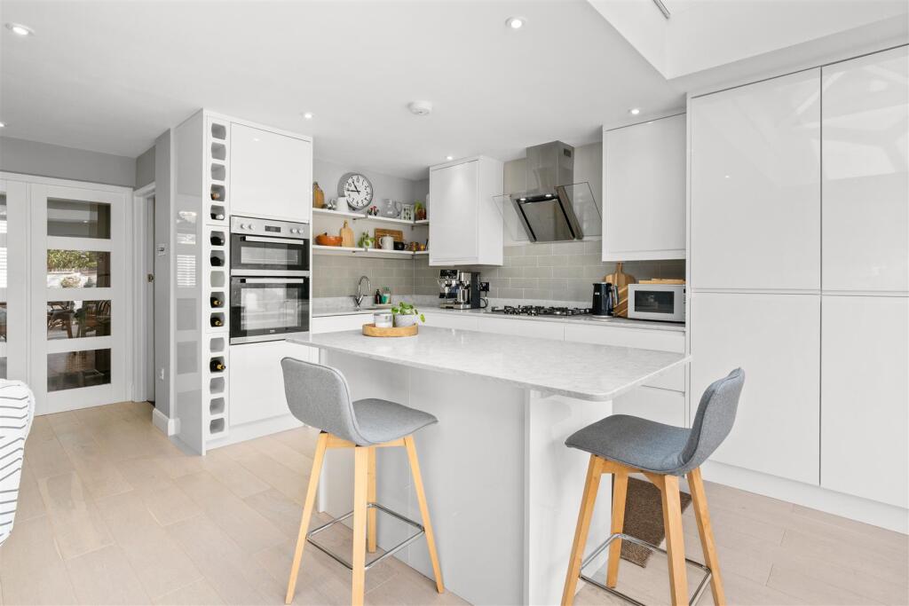 House in Stratford-on-Avon, Shottery, Stratford-upon-Avon - View 5