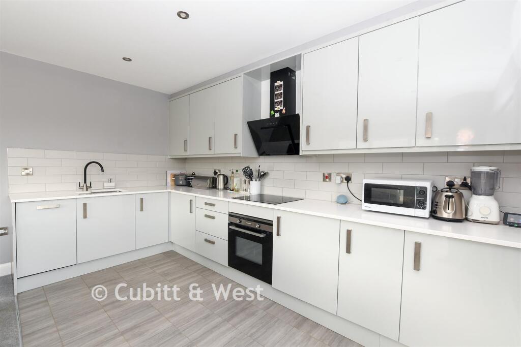 Apartment in Mole Valley, Rose Hill, Dorking - View 4