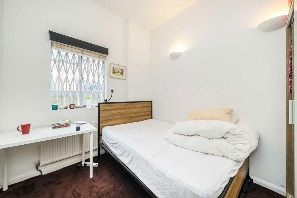 Apartment in London - View 5