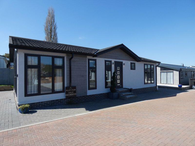 2-bed caravan on Swindon Lane, Cheltenham, £260,000