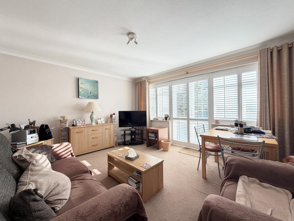Farmlands Close, POLEGATE photo 2