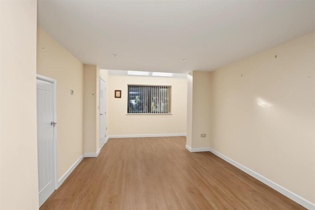 House in Lincoln - View 4