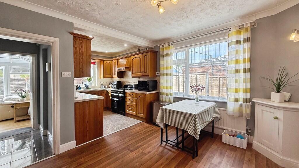 House in Westbury, Leighton Park - View 5