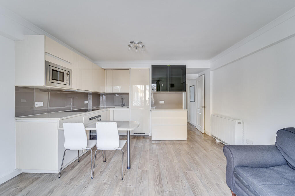 Apartment in London - View 3