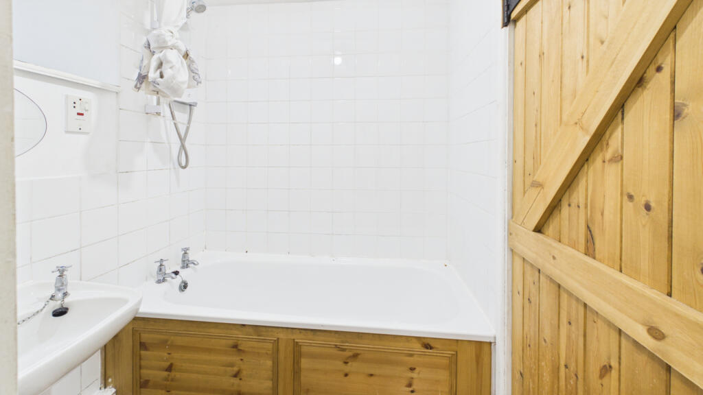 Apartment in Truro - More