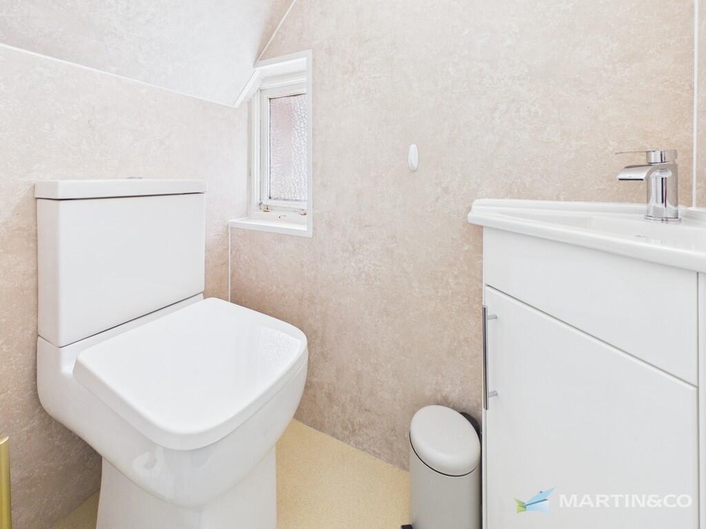 House in Blackpool FY4, Squires Gate - More