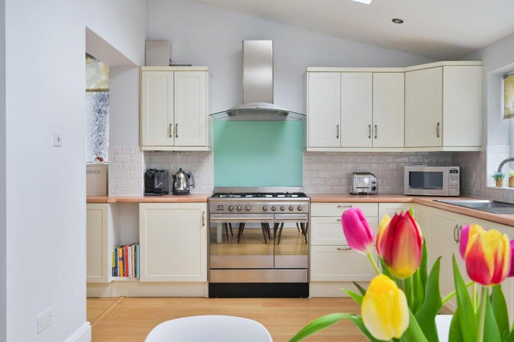 House in Epsom, West Ewell - View 5