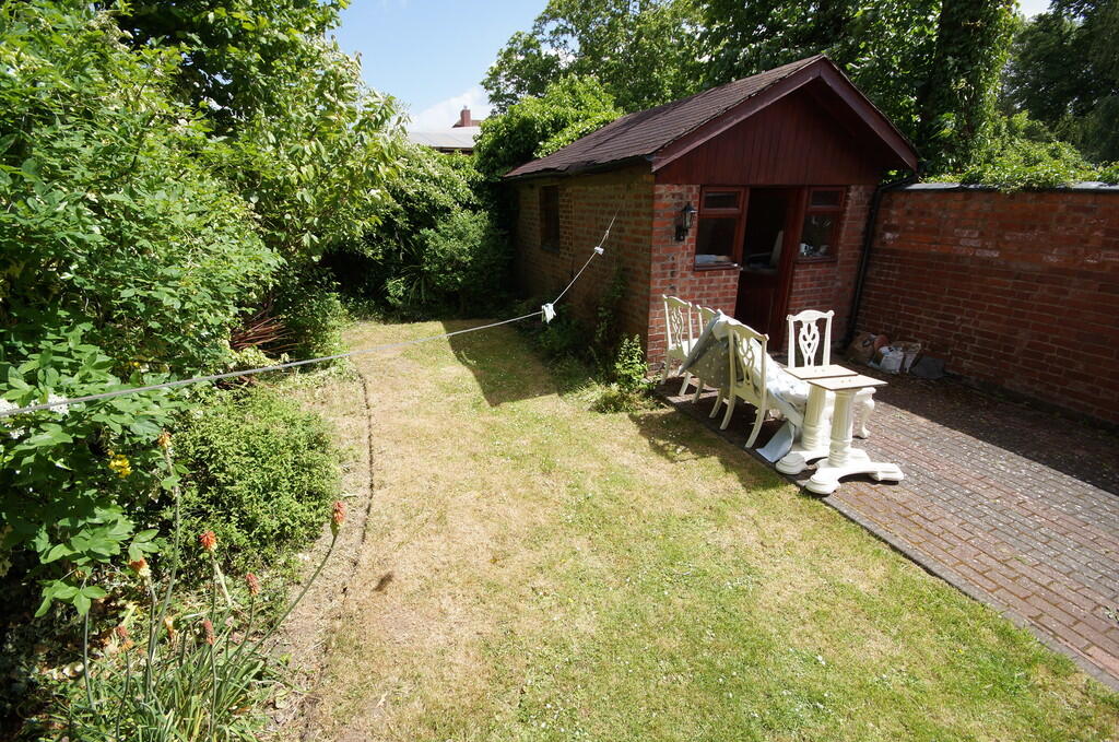 1 bedroom house share for rent