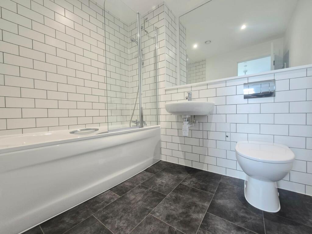 Apartment in Calderdale, Woolshops, Boothtown - View 5