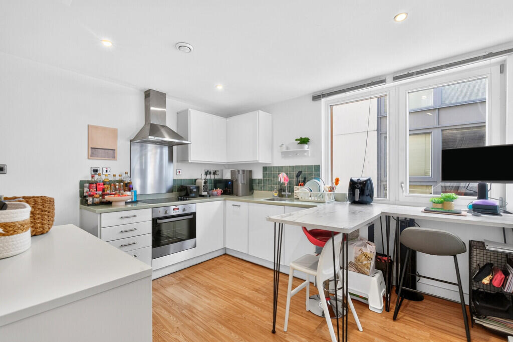 Apartment in Twickenham - View 4