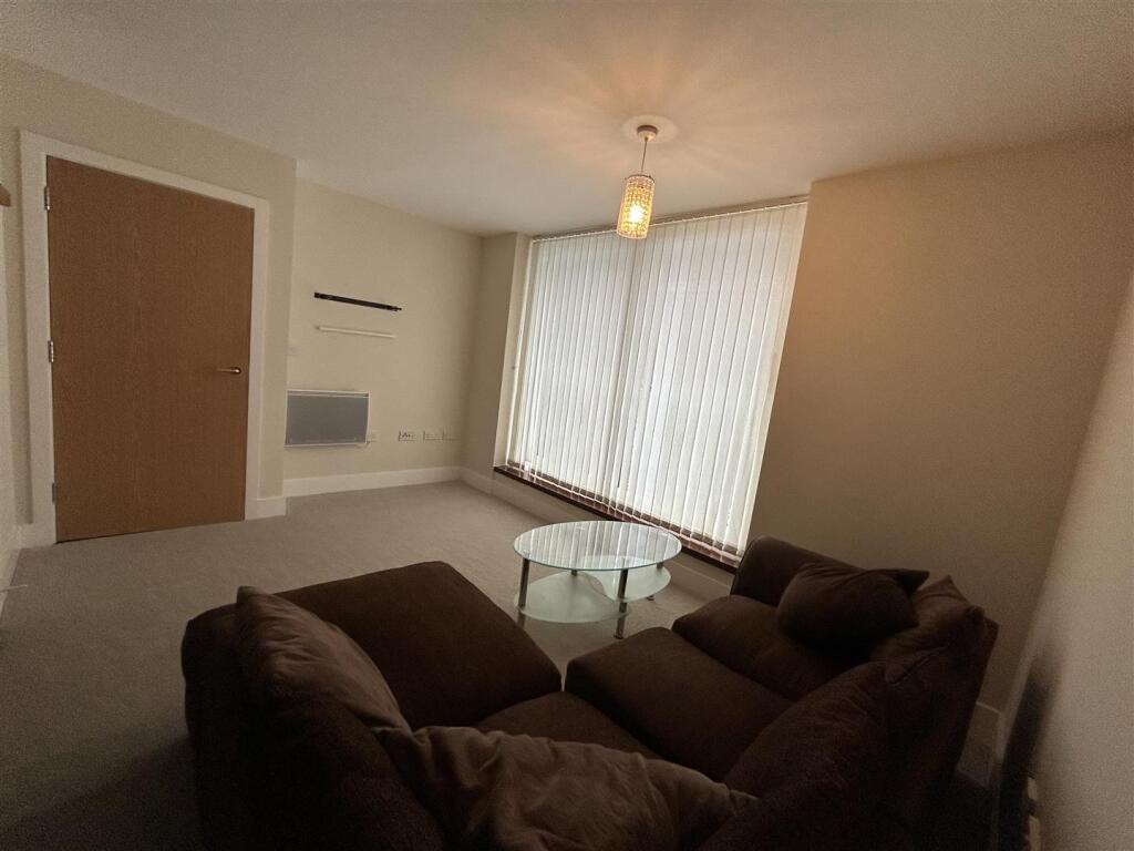 Apartment in Cardiff Bay (Ref.10000), Grangetown - View 3