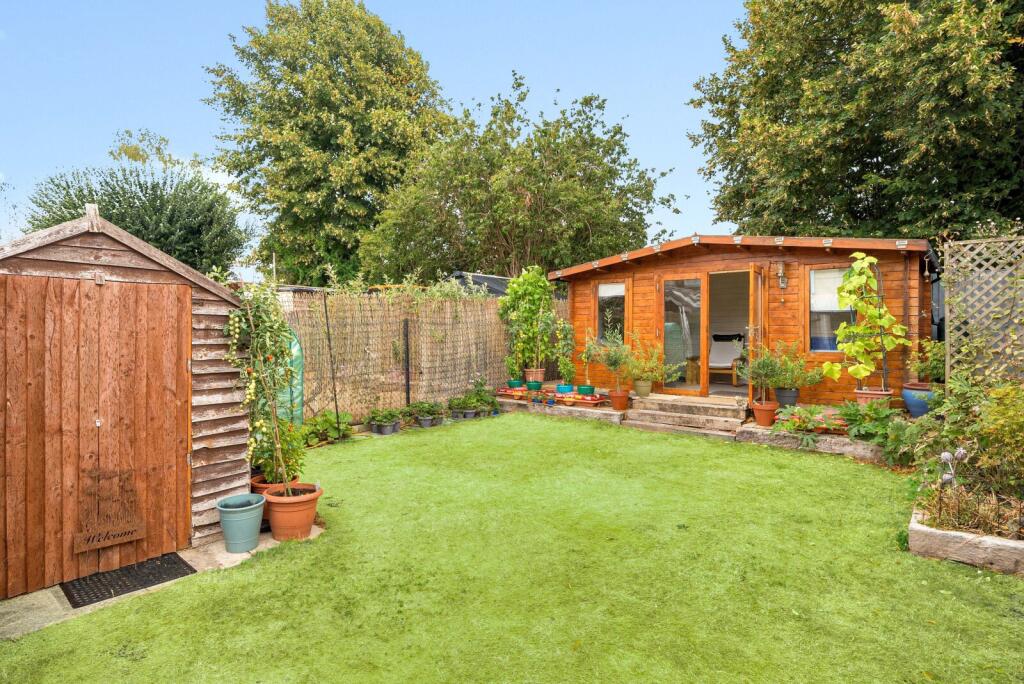 House in Addlestone, New Haw - View 4