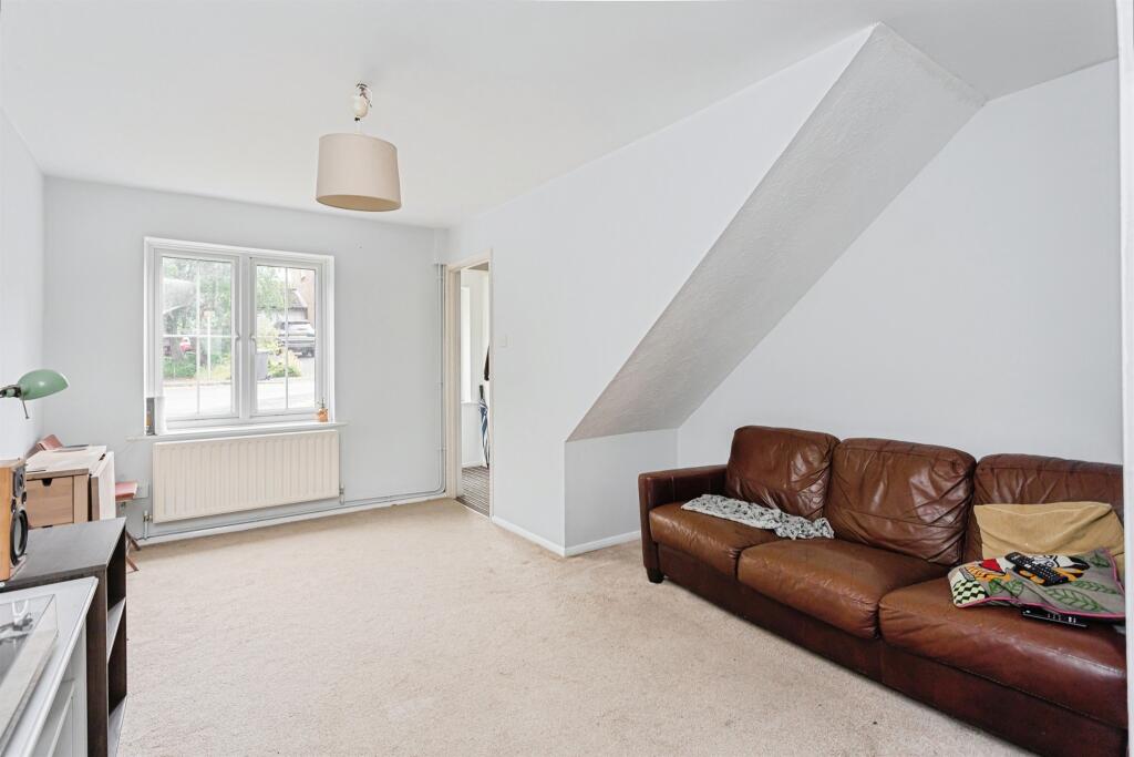 Colwell Gardens, HAYWARDS HEATH photo 4