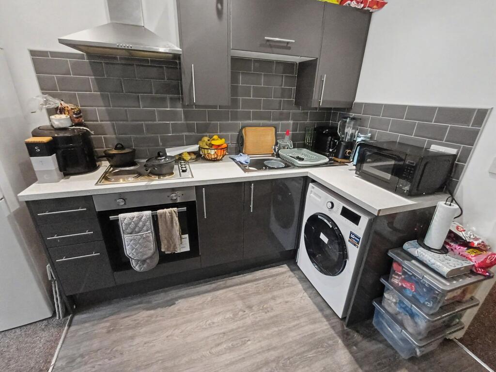 Apartment in Calderdale, West Yorkshire - View 3