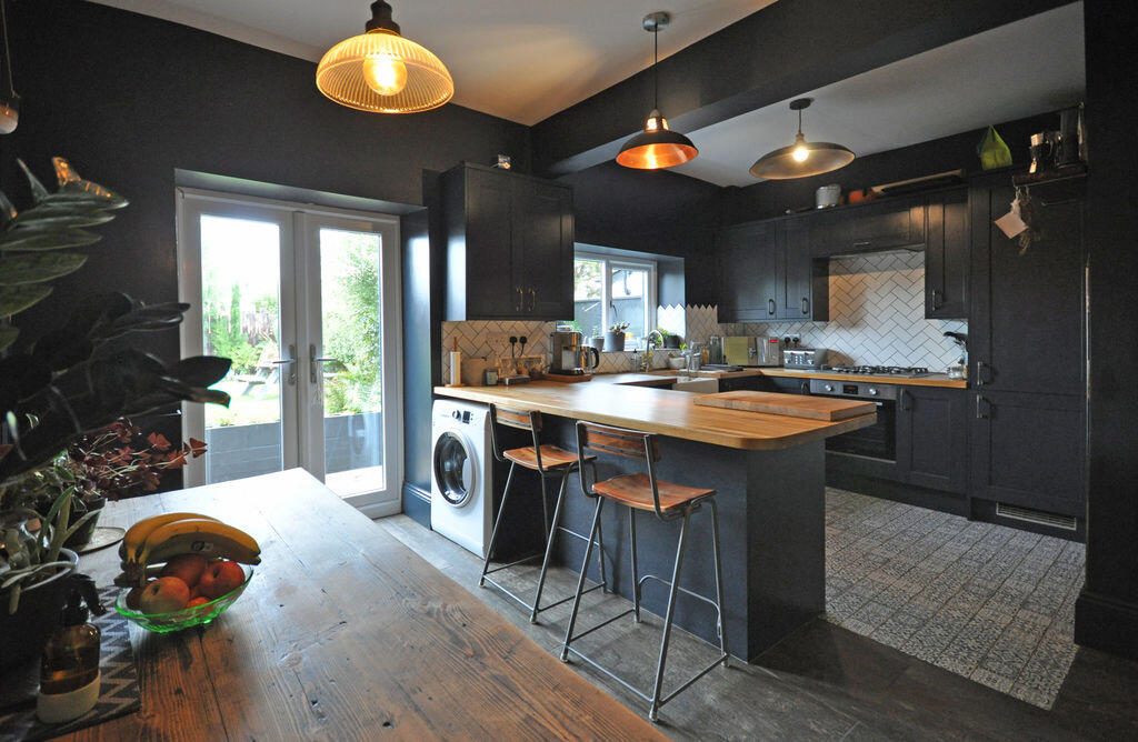 House in Newport - View 2