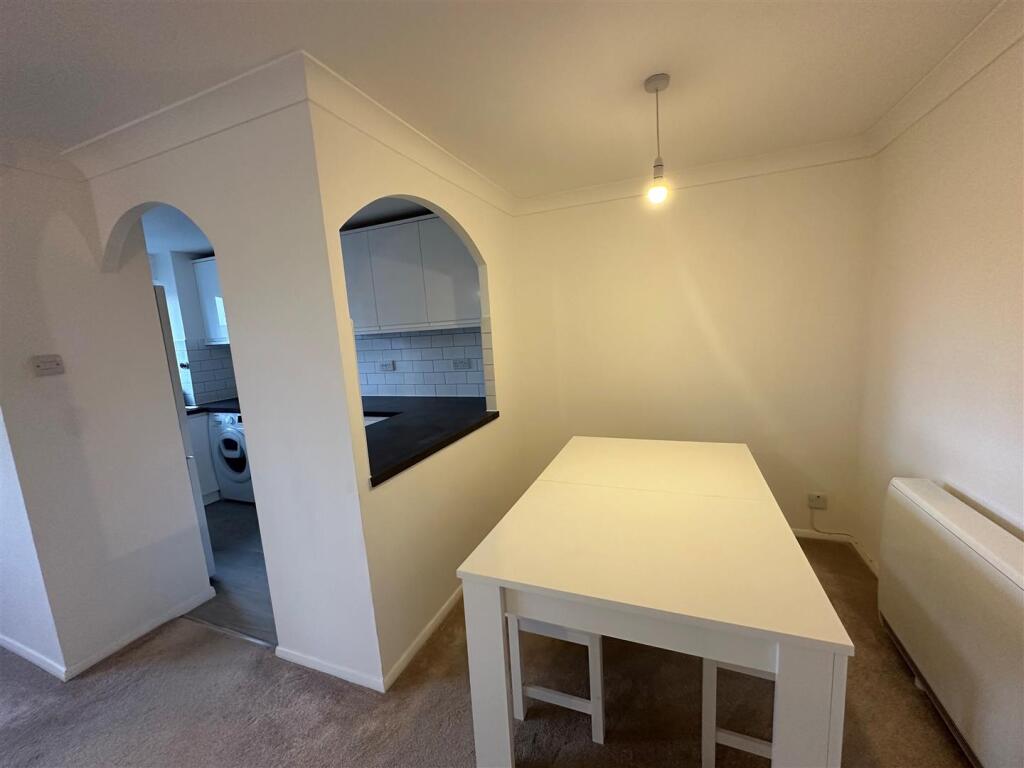 Apartment in Watford - More