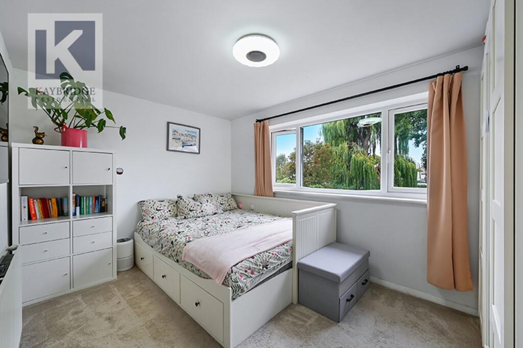 House in London, Worcester Park - View 5