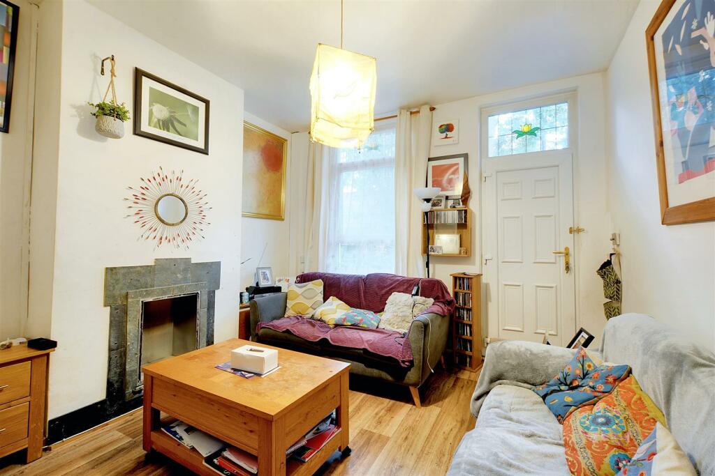 House in Nottingham, Hyson Green - View 2