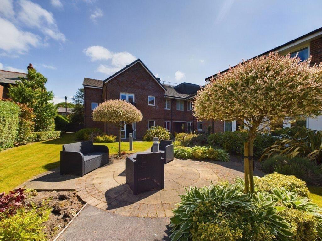 1-bed flat on County Road, Ormskirk, L39, £120,000