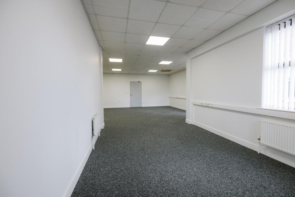 700 sqft office