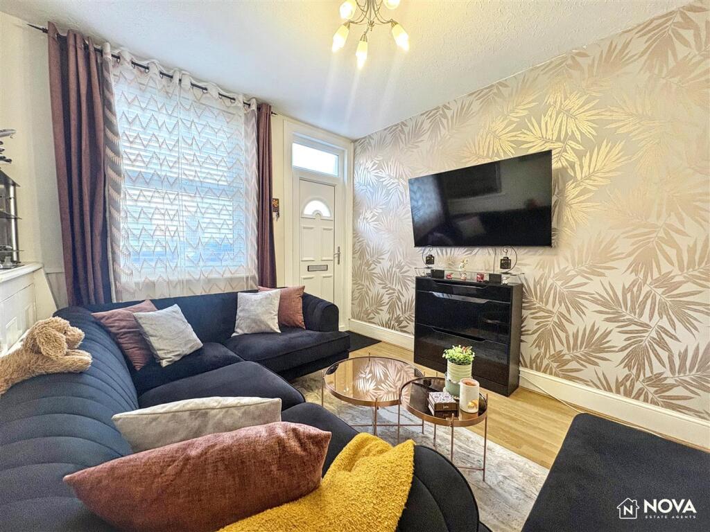 House in Luton, New Town - More