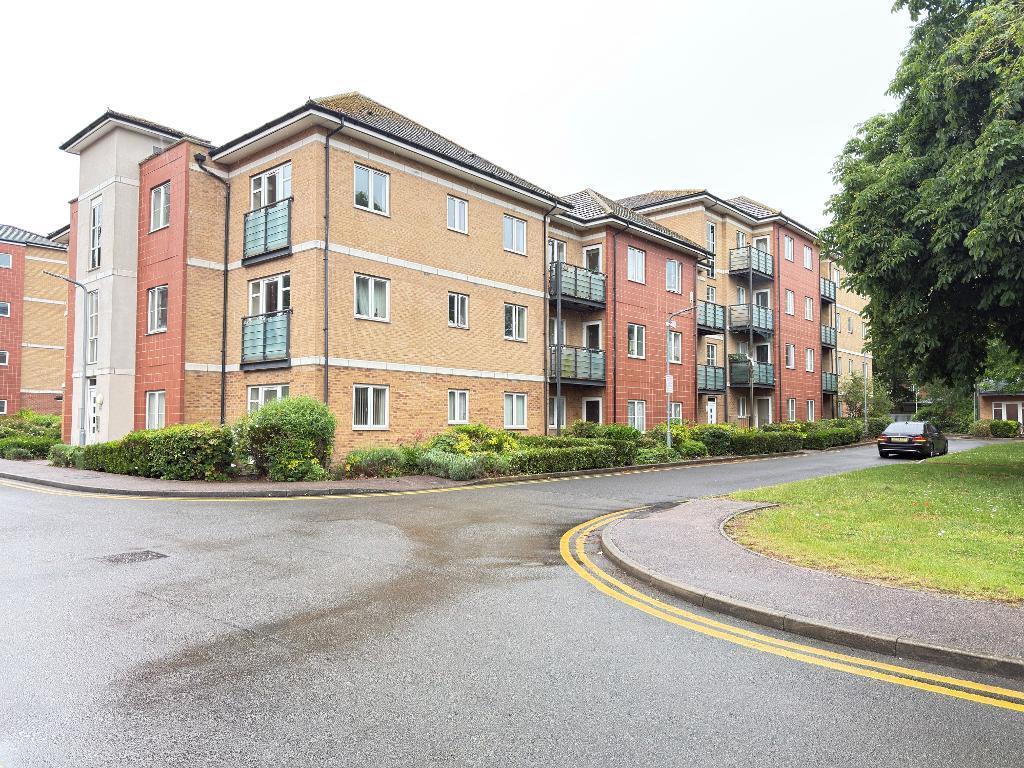 Main image of property: The Parklands, Court Drive, Dunstable, Bedfordshire, LU5 4GW