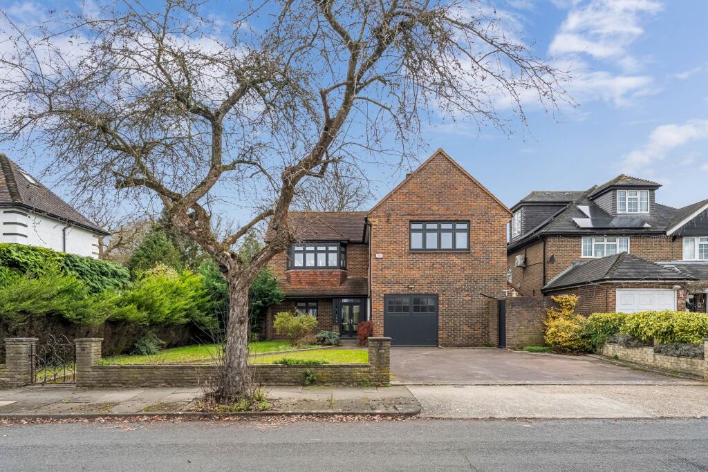 Main image of property: Links Avenue, Gidea Park