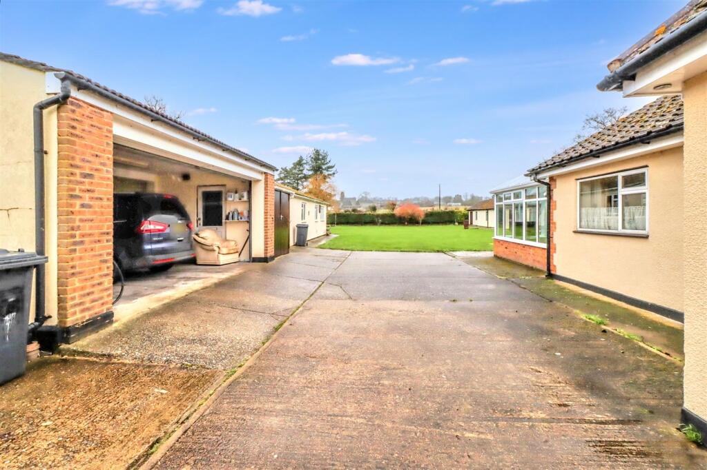 Vera Road, Downham, Billericay photo 2
