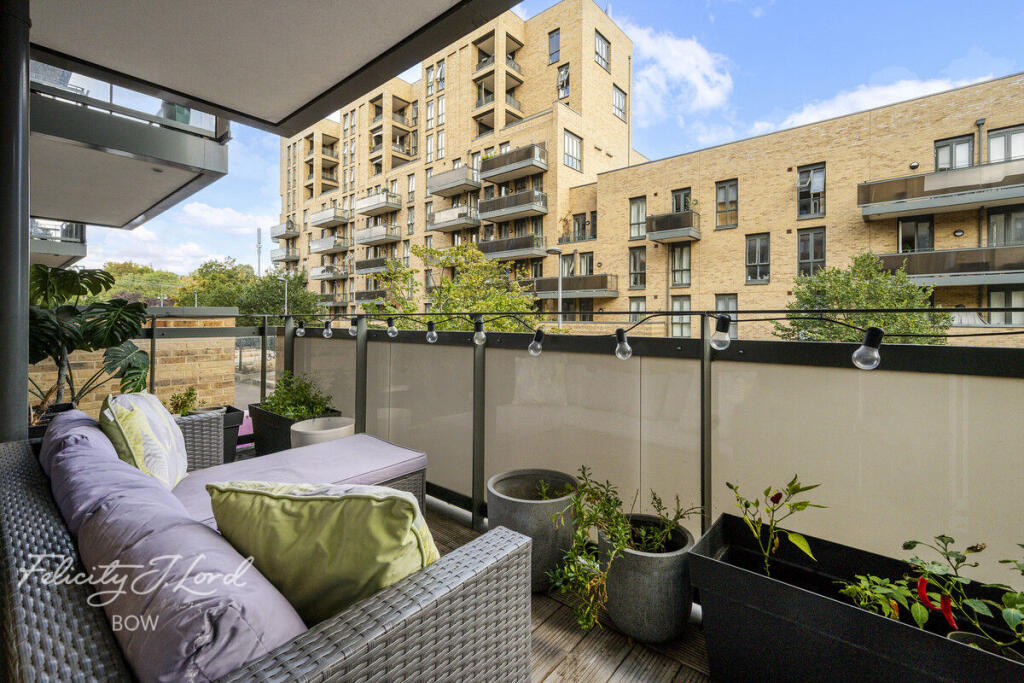 2-bed flat on Nellie Cressall Way, London, £550,000