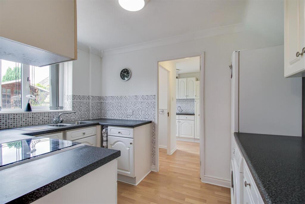 House in Wakefield, Crigglestone - View 5