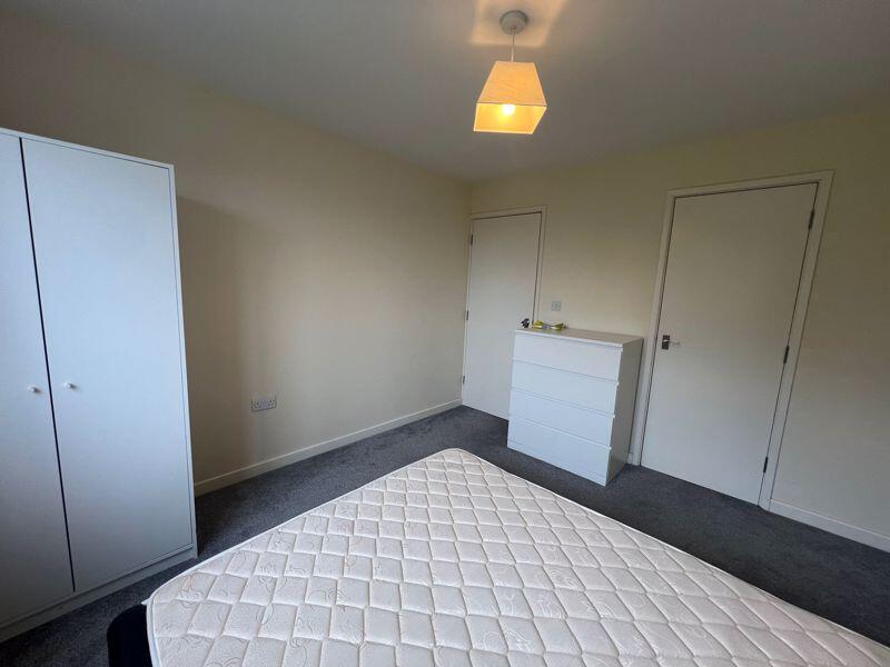 5 bedroom detached house for rent