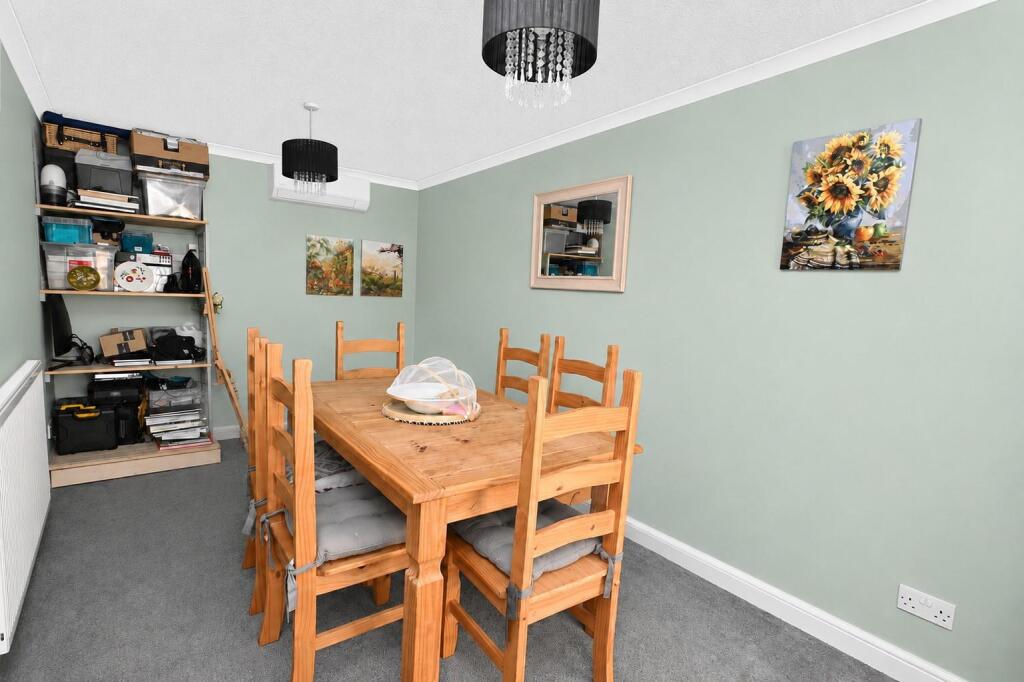 House in Basingstoke and Deane, Winklebury - View 6
