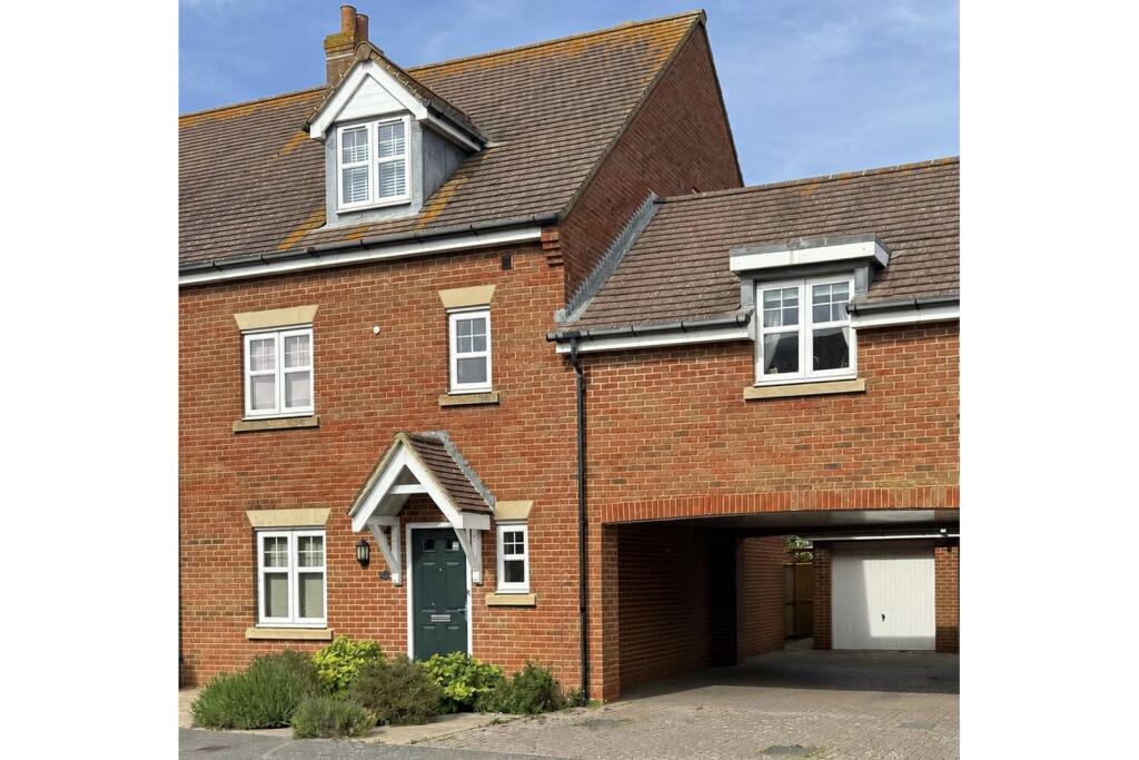 Main image of property: Hunnisett Close, Selsey, Chichester, PO20