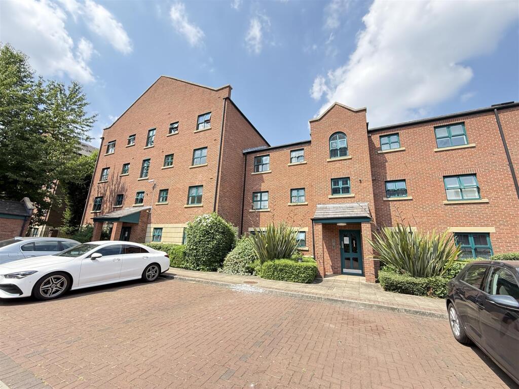 Main image of property: Rochdale House, 17 Slate Wharf, Castlefield