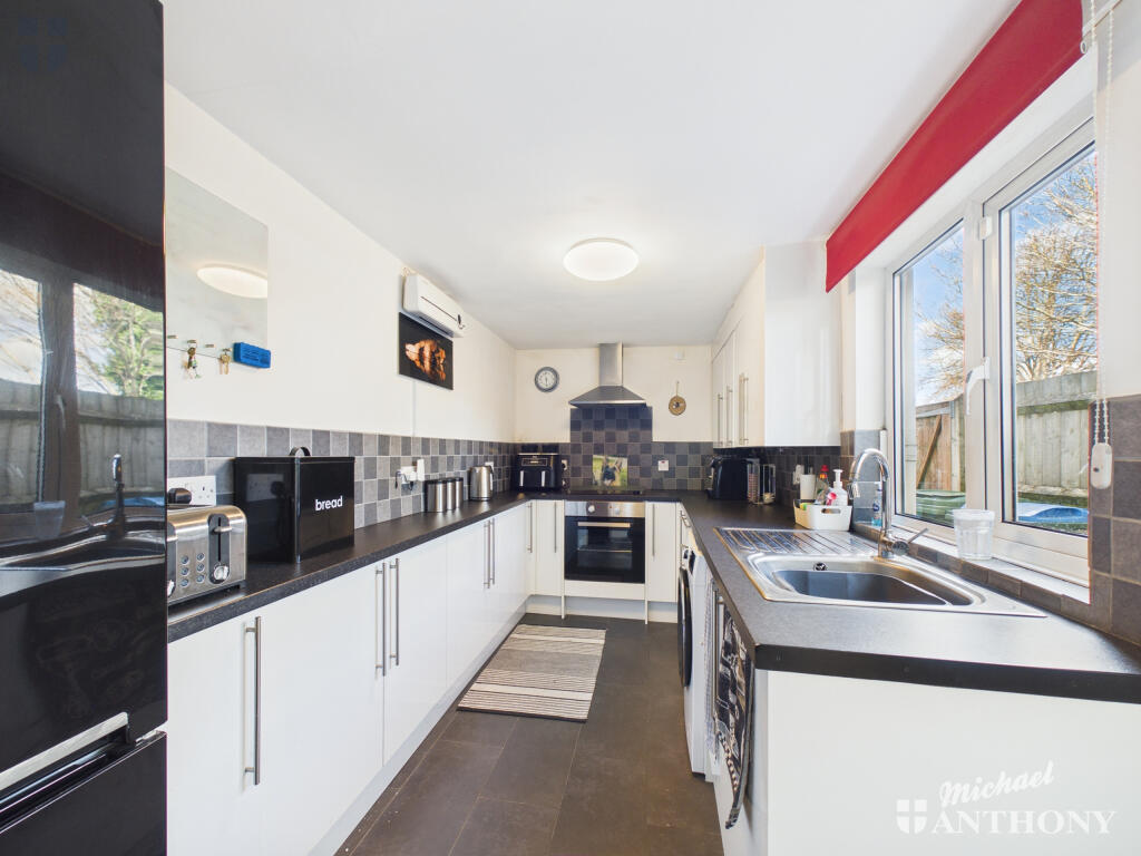 House in Aylesbury, Victoria Park - View 2