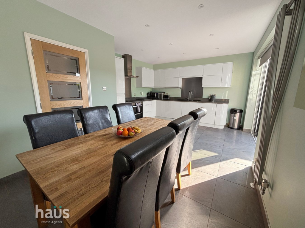 House in Gillingham, Rainham Mark - View 3