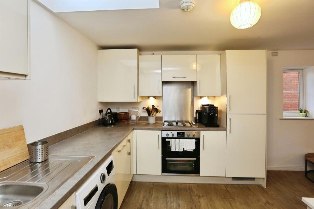 Bowers Drive, Bursledon, Southampton photo 3